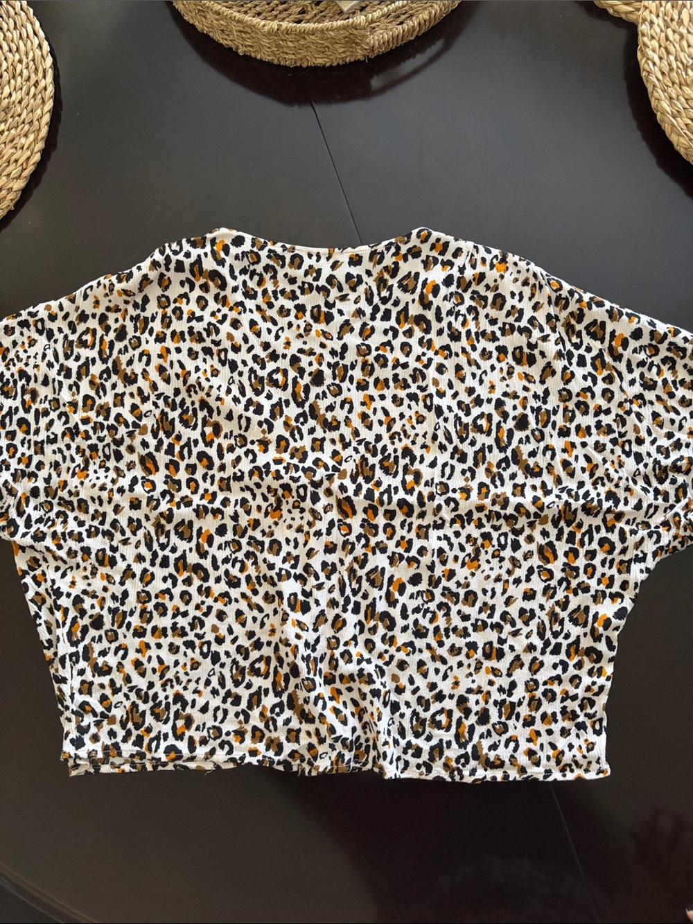 Cropped Leopard Print Button Front Top in Women’s Sz L - Picture 4 of 6